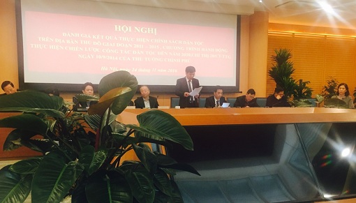 Đ/c Nguyễn Tất Vinh, Trưởng Ban Dân tộc Hà Nội trình bày báo cáo tại hội nghị